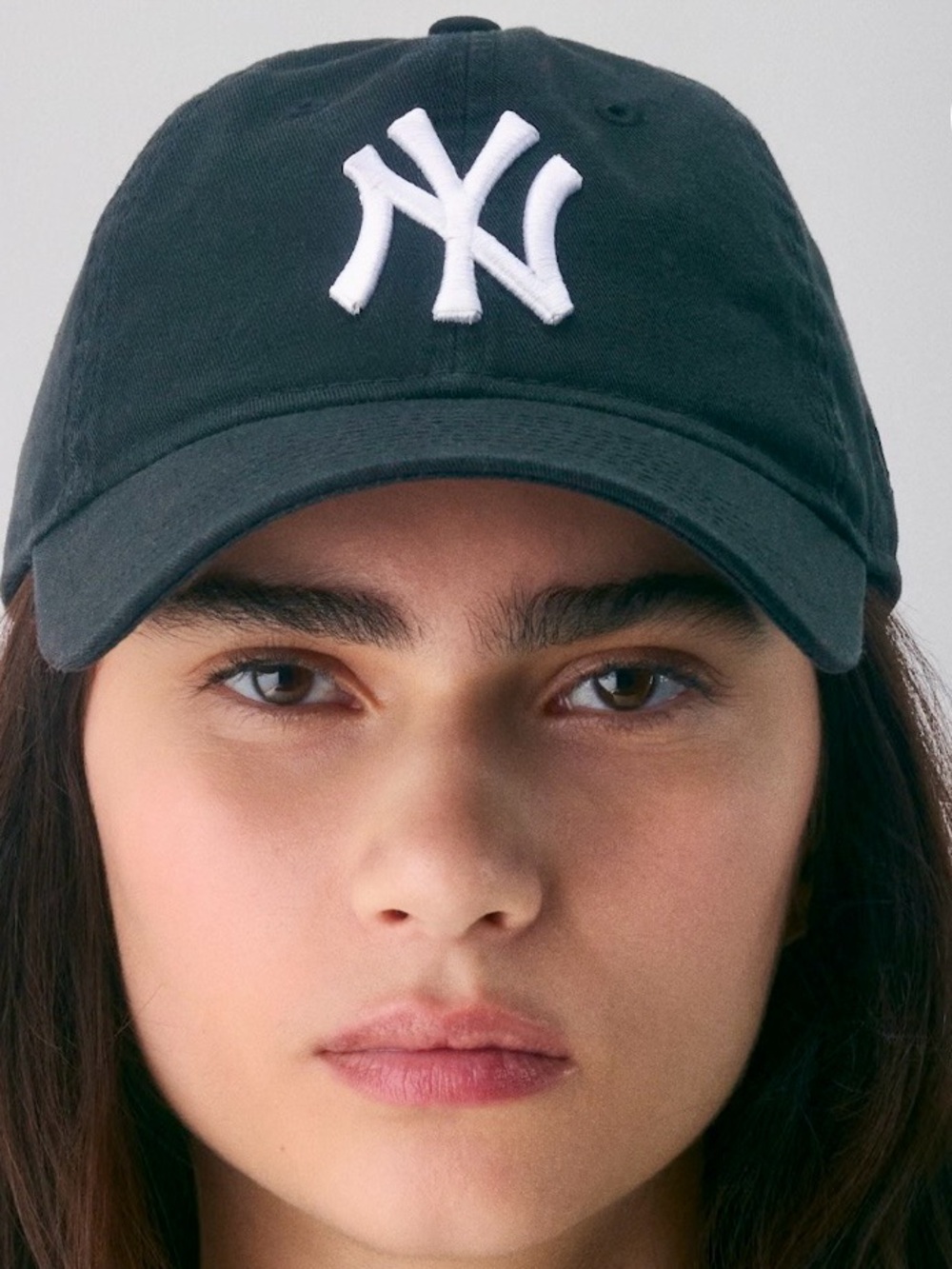 Aritzia New Era Yankees Hat. NEW